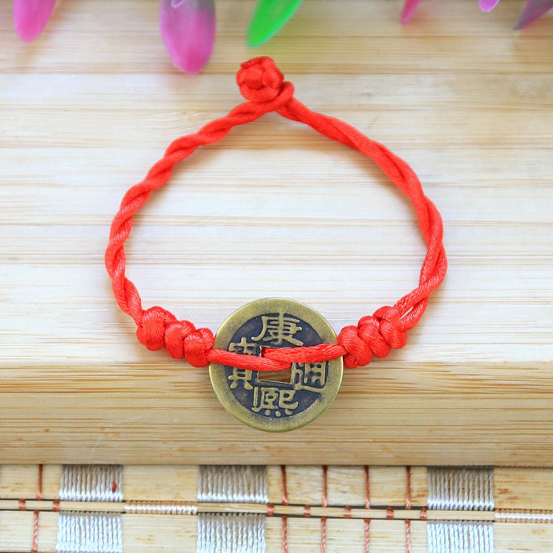 Bracelet pour attirer l'abondance en corde rouge tissé à la main avec des pièces de cuivre