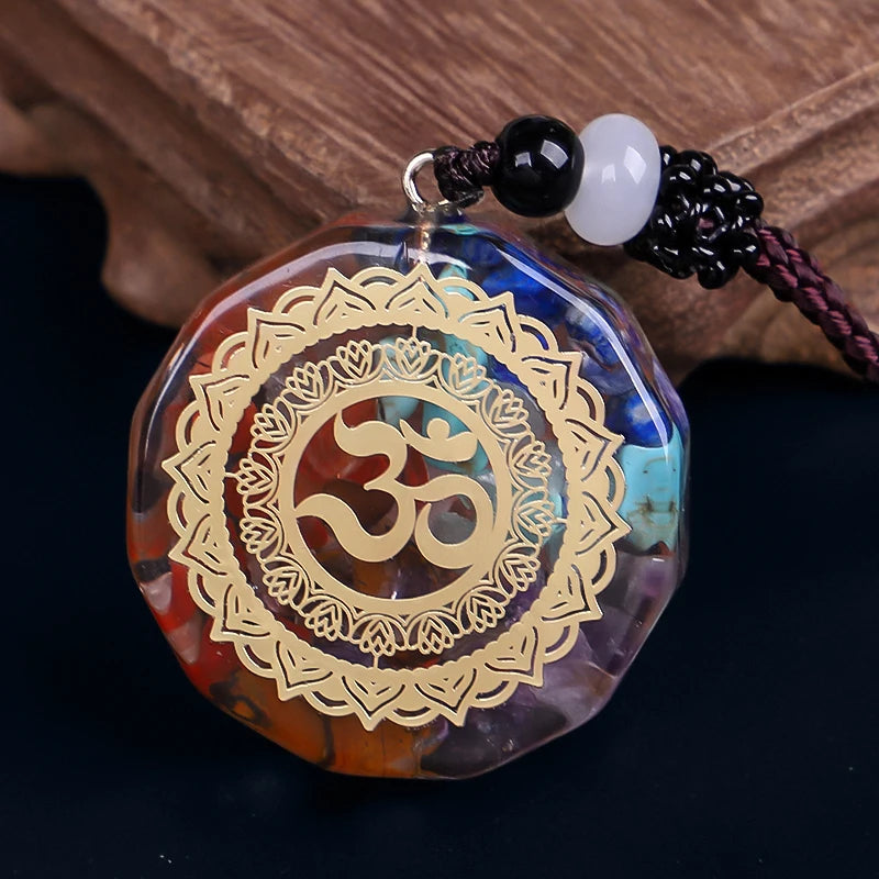 Energy necklace to rebalance the chakras