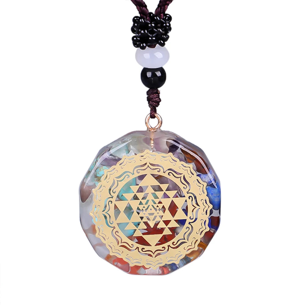 Energy necklace to rebalance the chakras