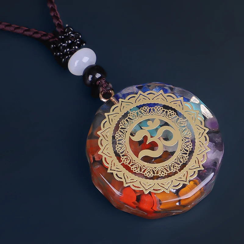 Energy necklace to rebalance the chakras